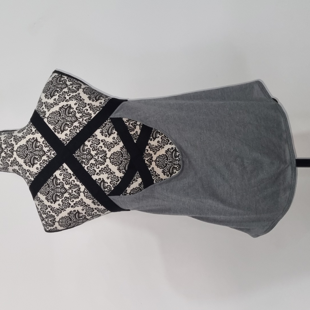 Nike dri-fit, grey singlet with black trims, stretchy material, size medium - Picture 3 of 6